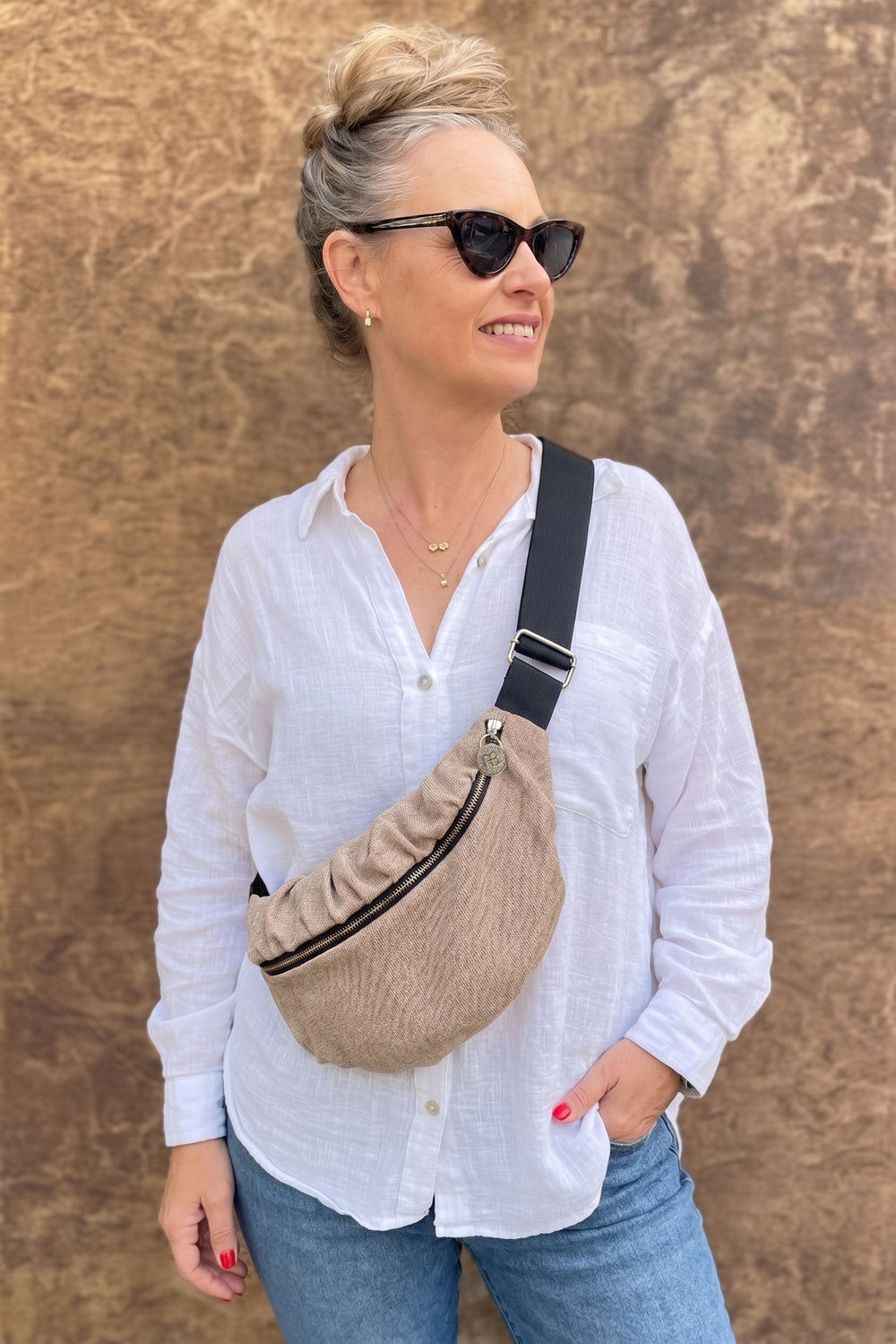 פאוץ׳ בינוני שרה (מנצנץ)