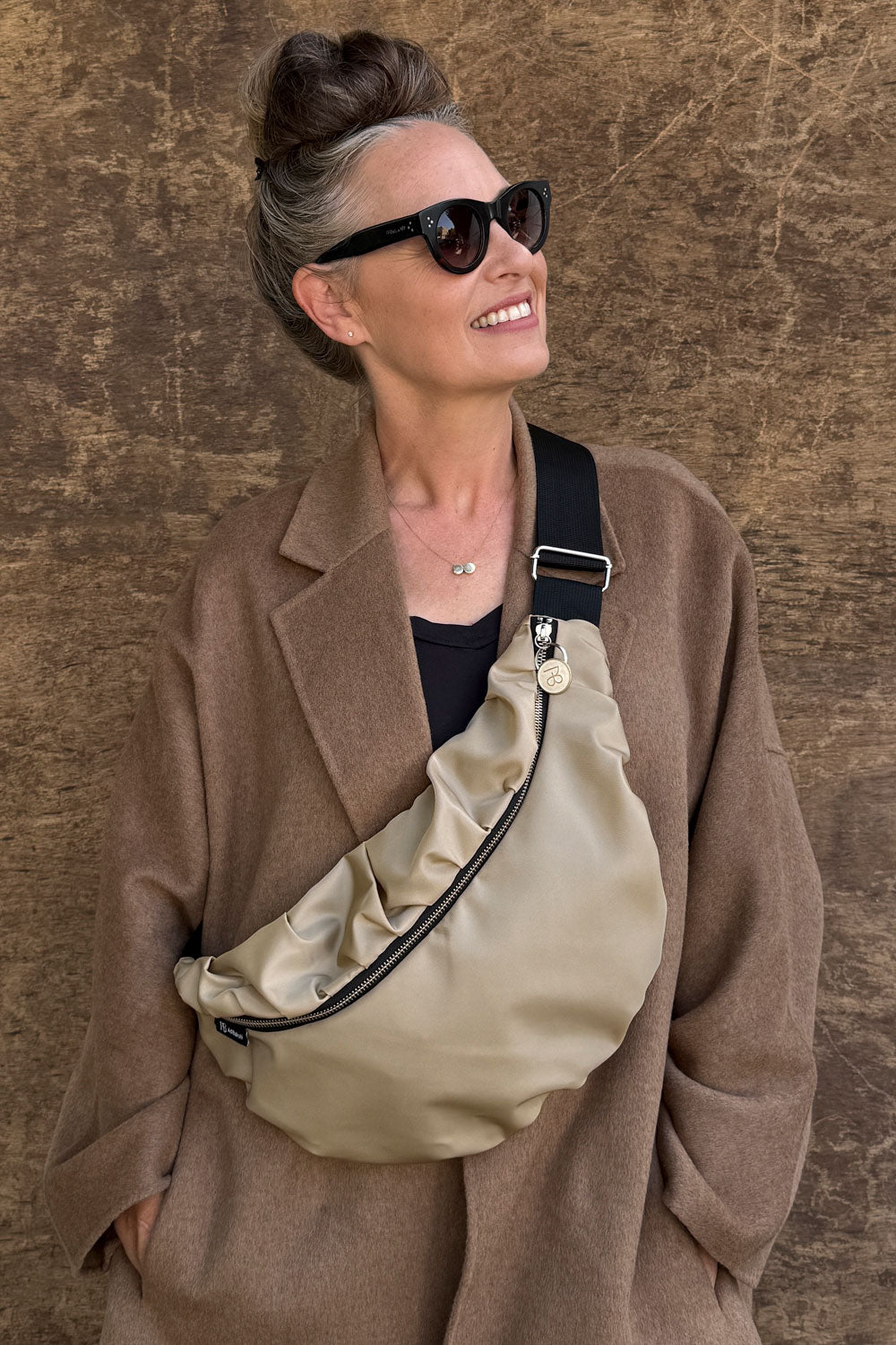 פאוץ׳ גדול סמדר