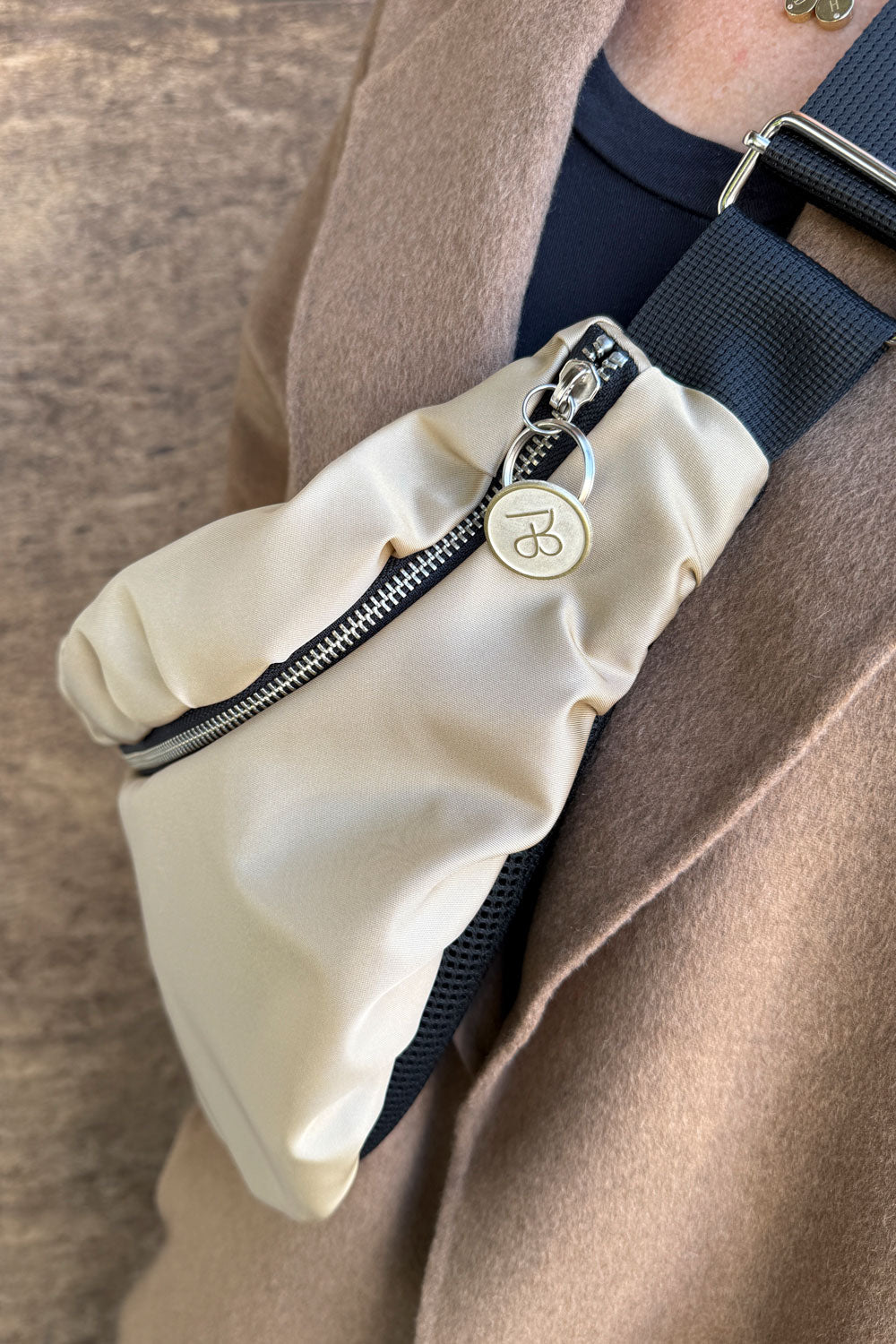 פאוץ׳ קטן סמדר