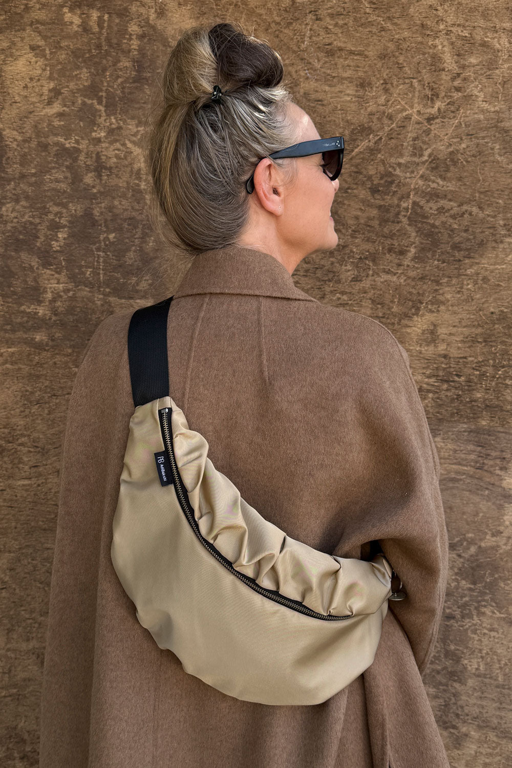 פאוץ׳ גדול סמדר