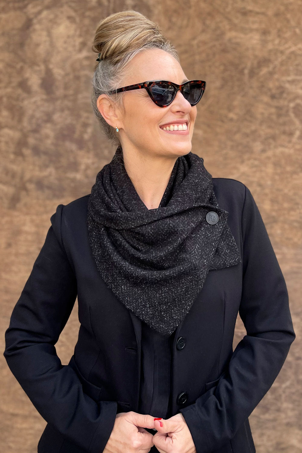 קולקציית צעיפים מלטפים Frosty – מבחר צבעים רכים ואלגנטיים מבית Adi Bakshi