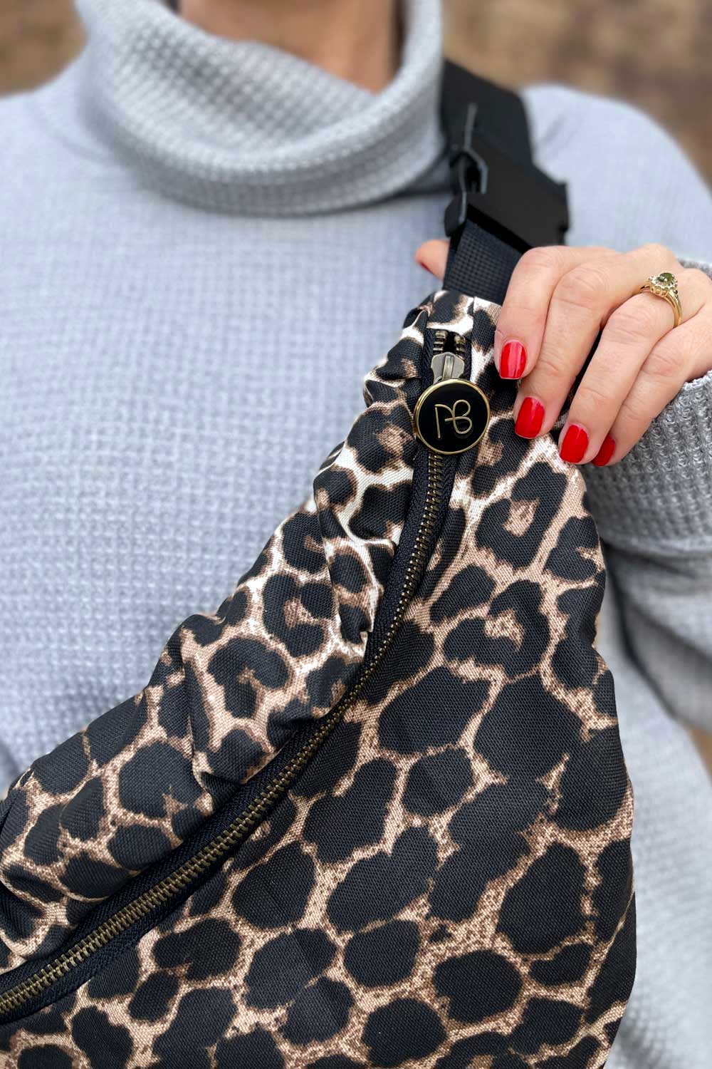 פאוץ׳ גדול תמר