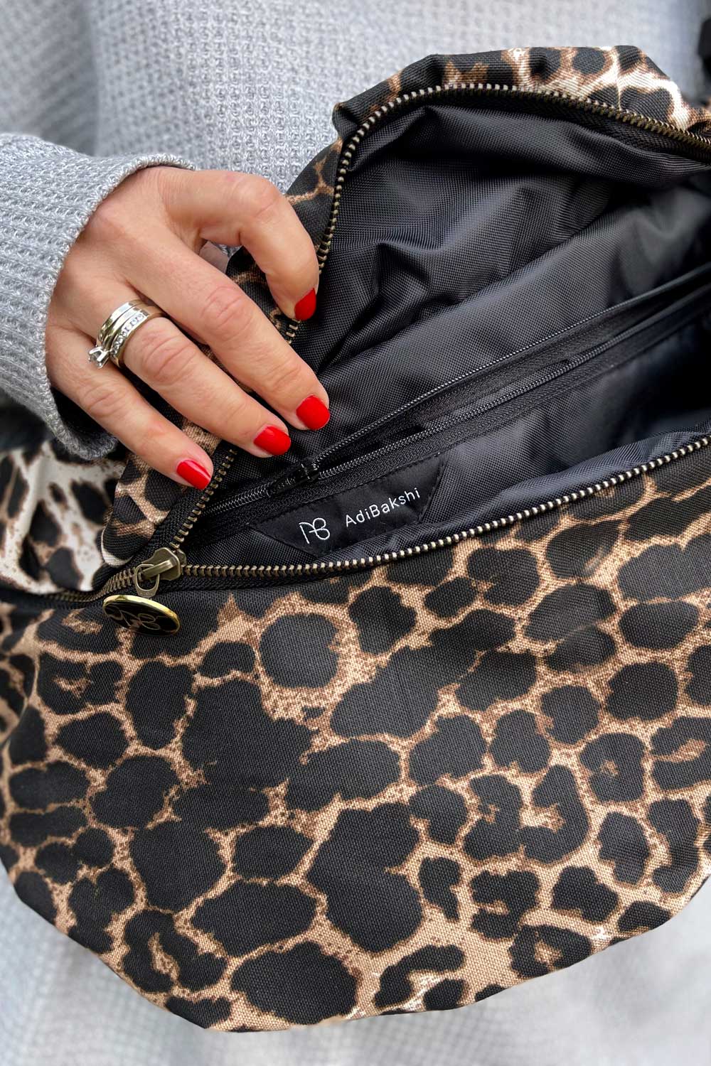 פאוץ׳ גדול תמר