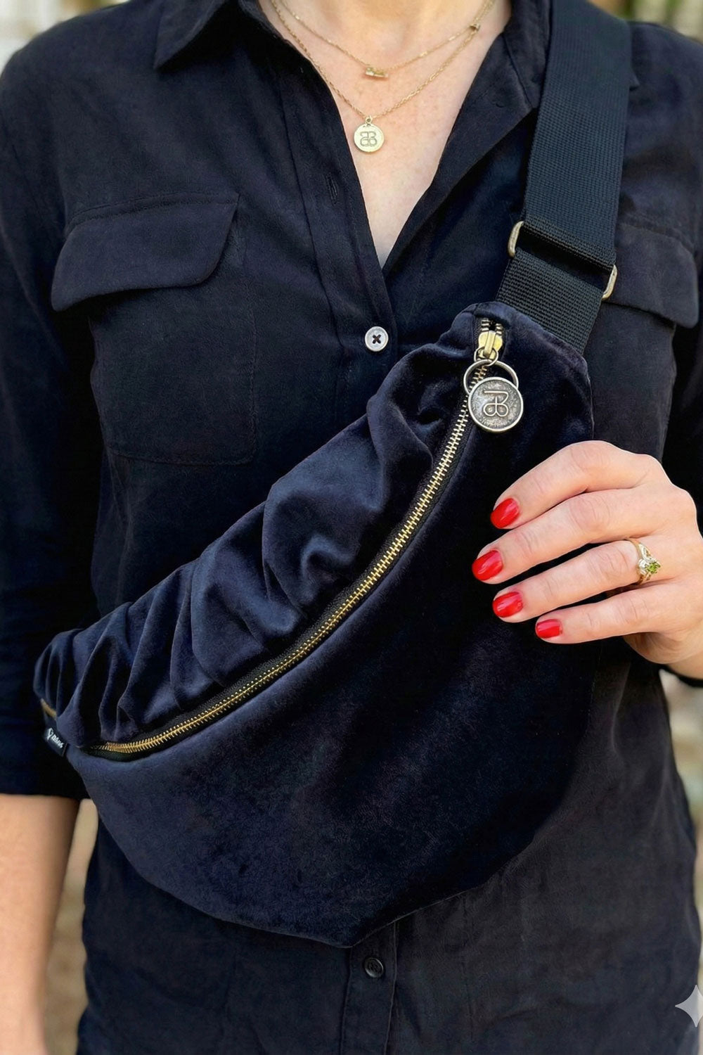 פאוץ׳ גדול יעל (קטיפה)