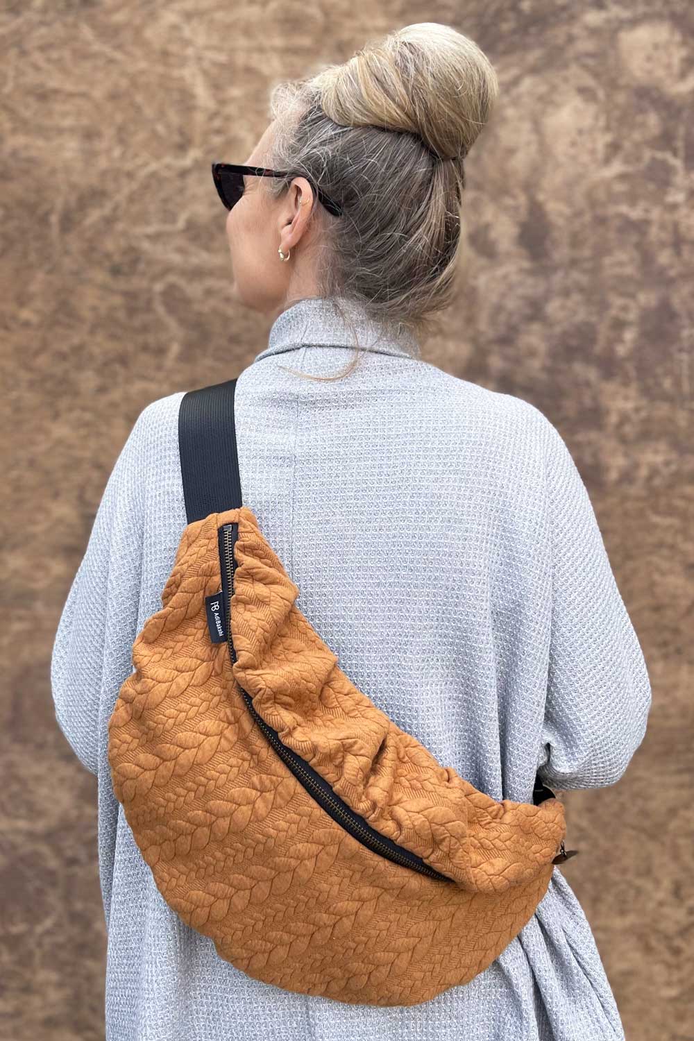 פאוץ׳ גדול זינה