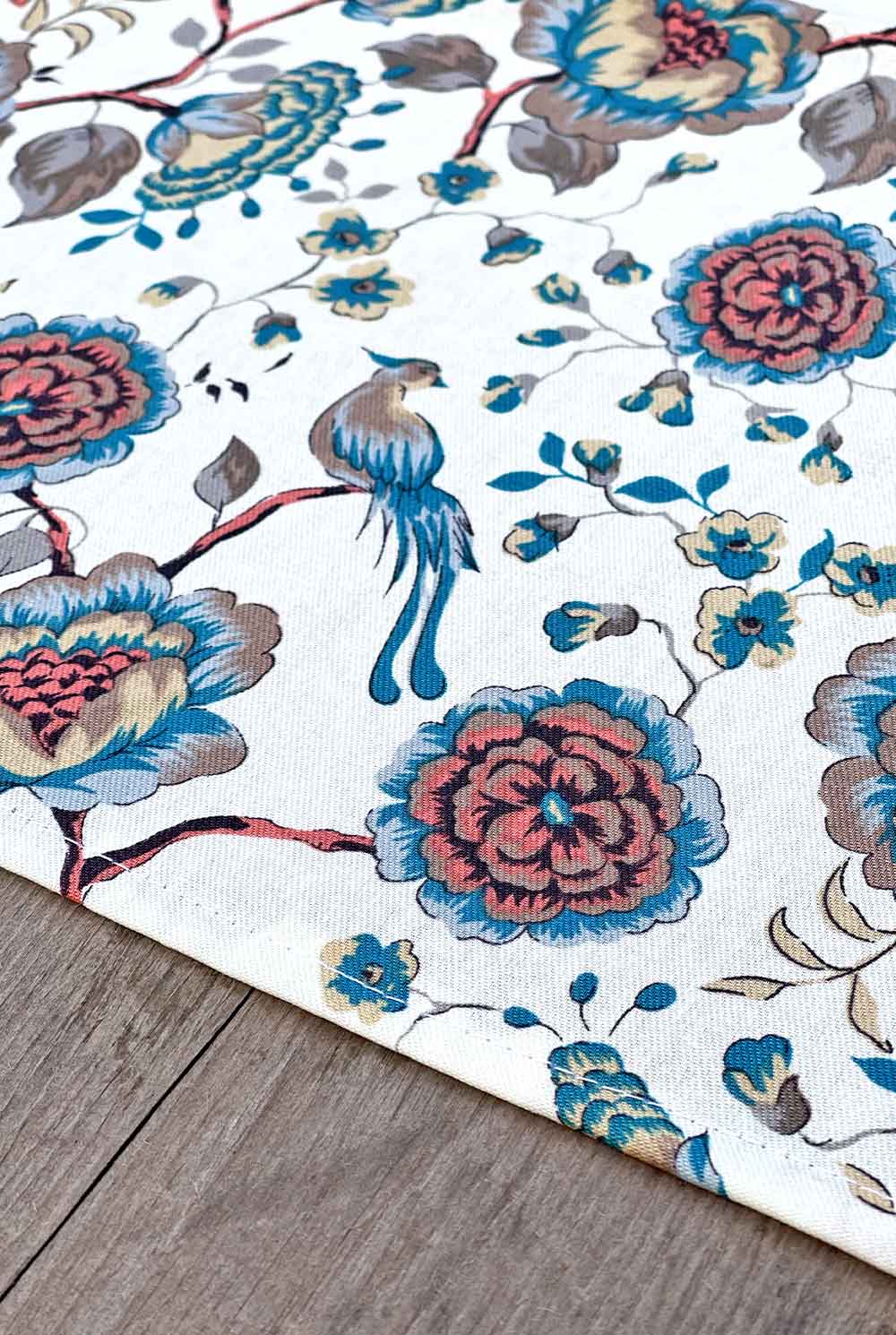 מפת שולחן פרחונית רומנטית דגם קאלה