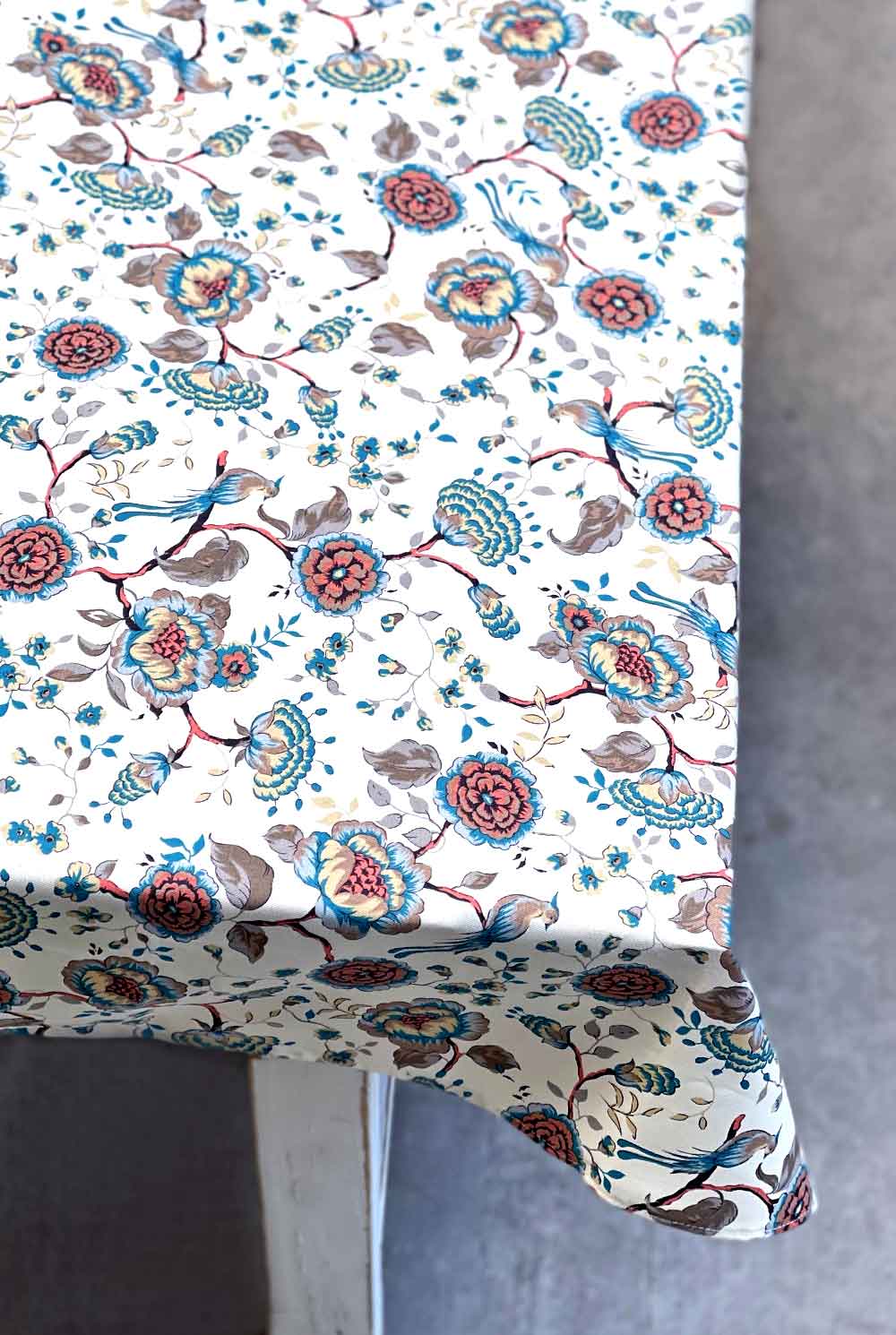 מפת שולחן פרחונית רומנטית דגם קאלה