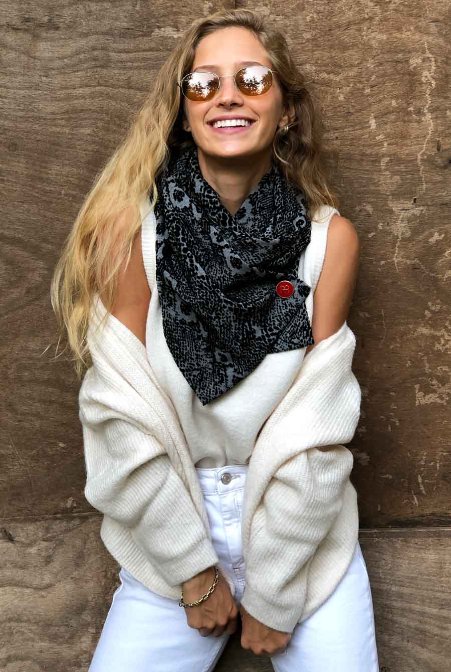 צעיף אפור בהדפסת פלוק נחש אמיליו ♛ מקולקציית פרימיום "טריבל" במהדורה מוגבלת