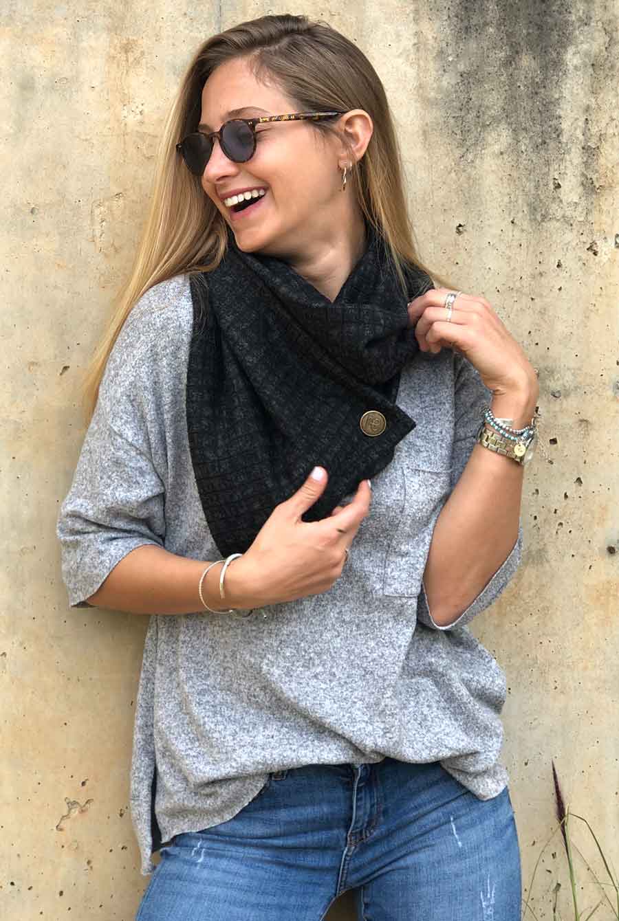 צעיף שחור ג׳ולי