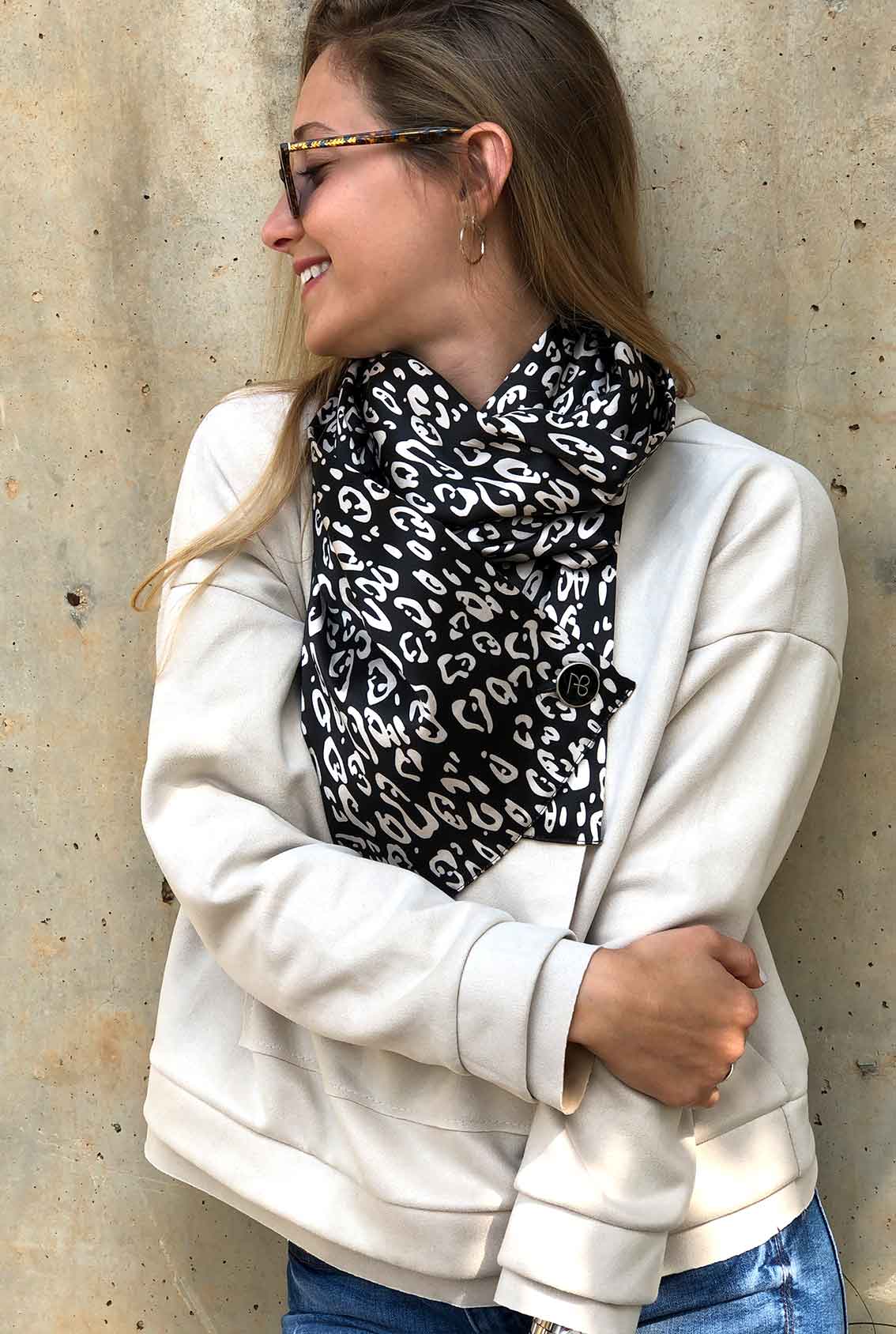 צעיף שחור לבן מטאלי מיראז׳