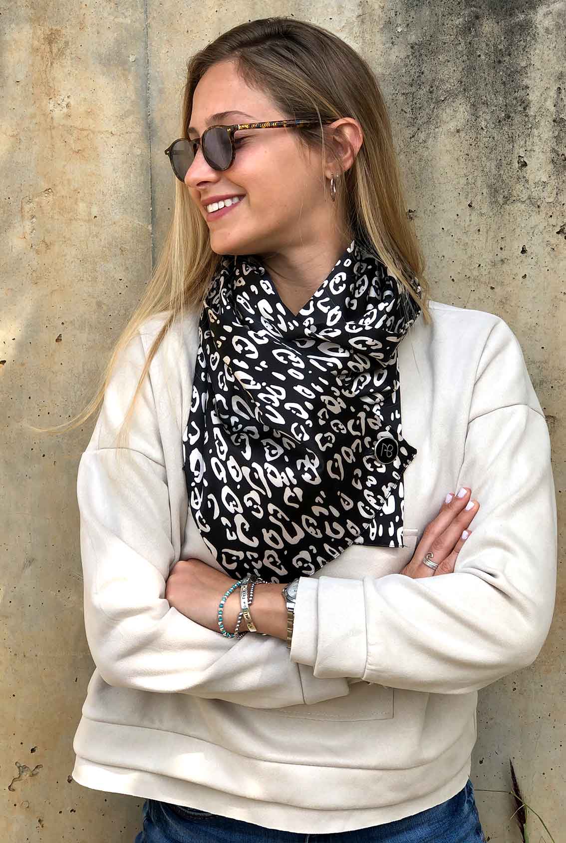 צעיף שחור לבן מטאלי מיראז׳