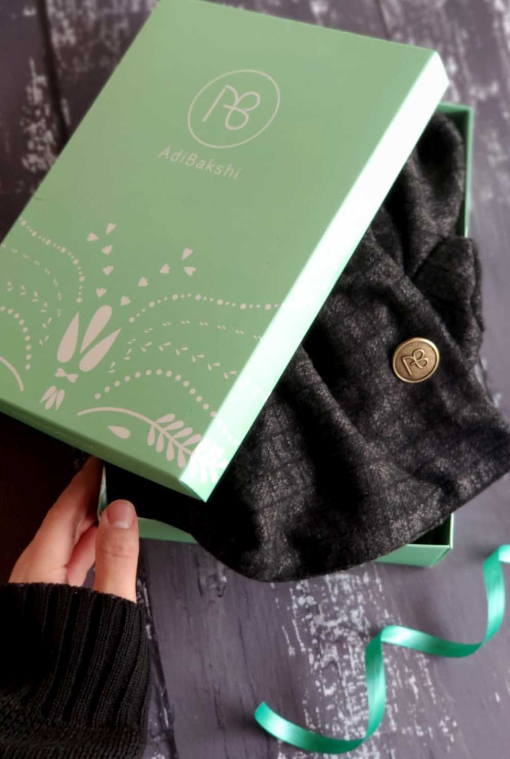 צעיף שחור ג׳ולי