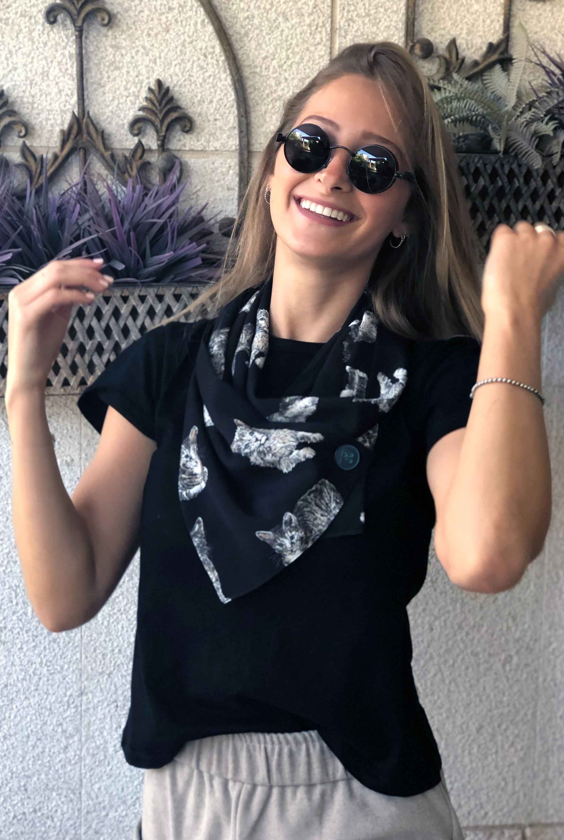 צעיף שחור בהדפס חתולים מארי