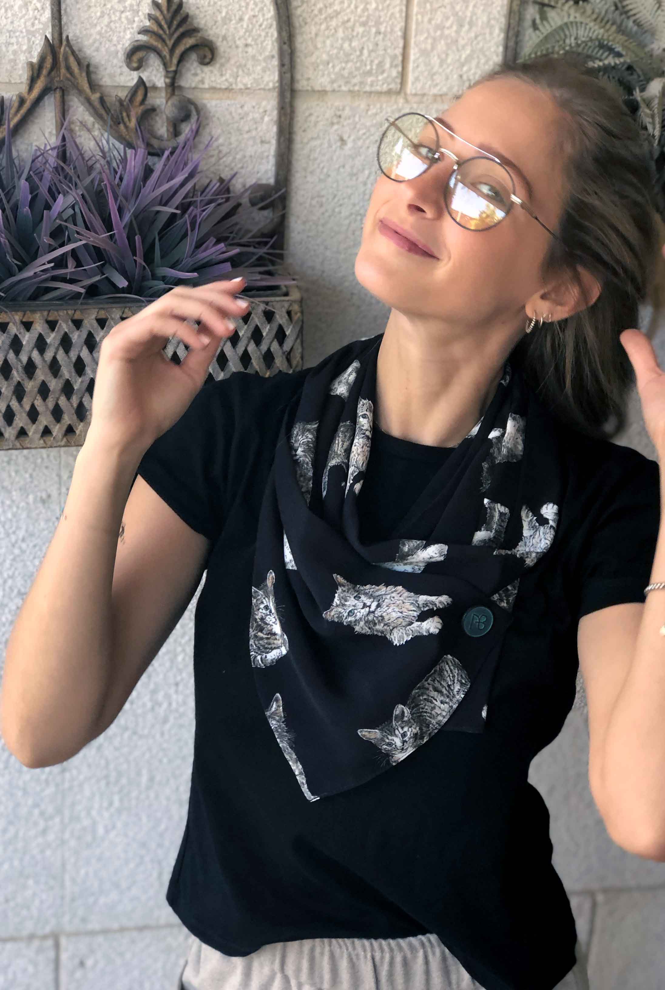 צעיף שחור בהדפס חתולים מארי