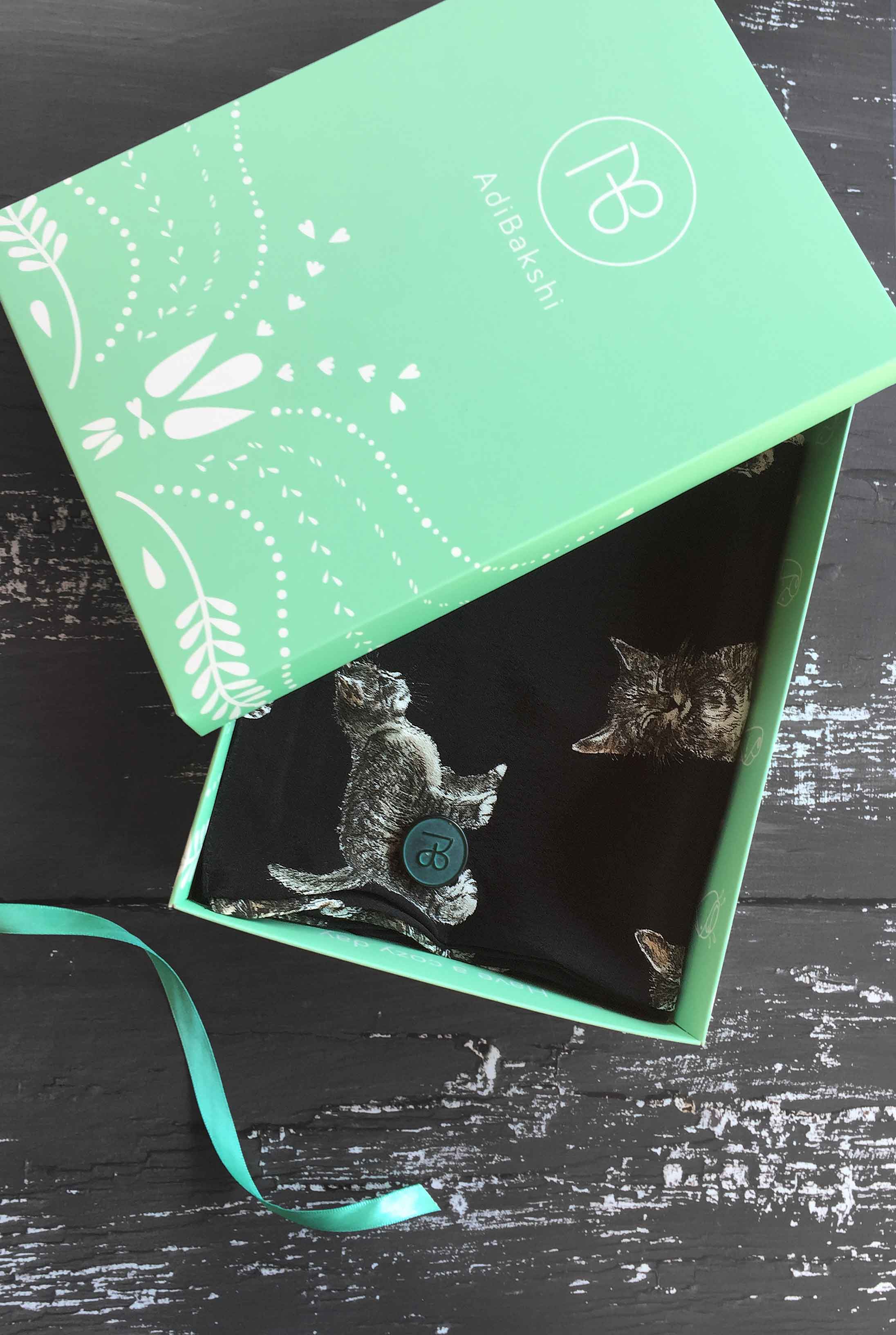 צעיף שחור בהדפס חתולים מארי