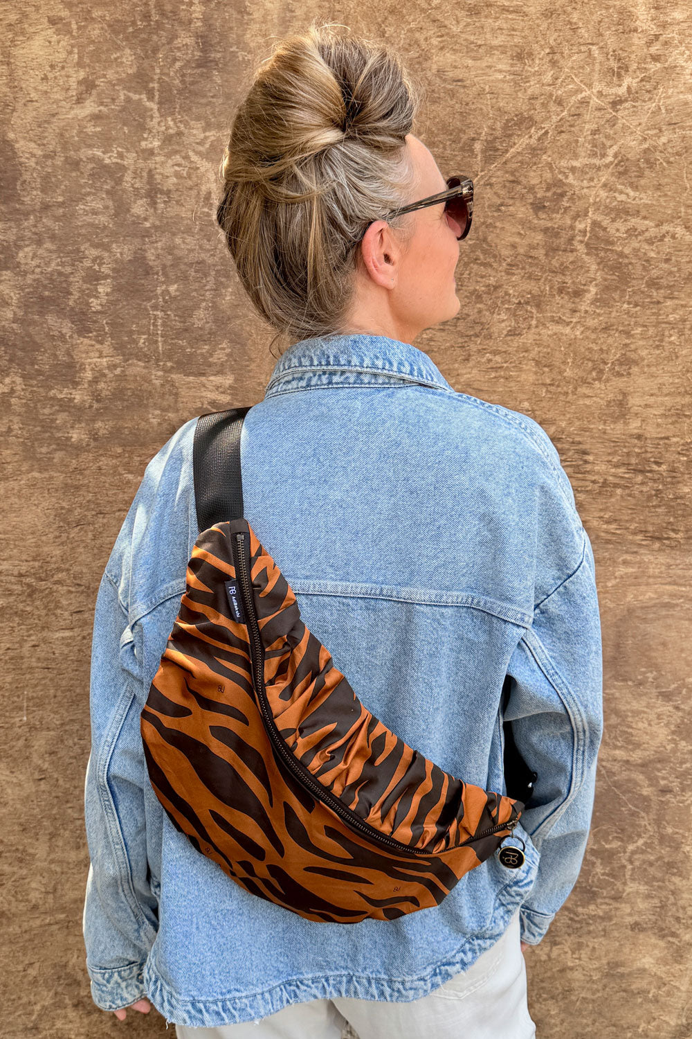 פאוץ׳ גדול רותם