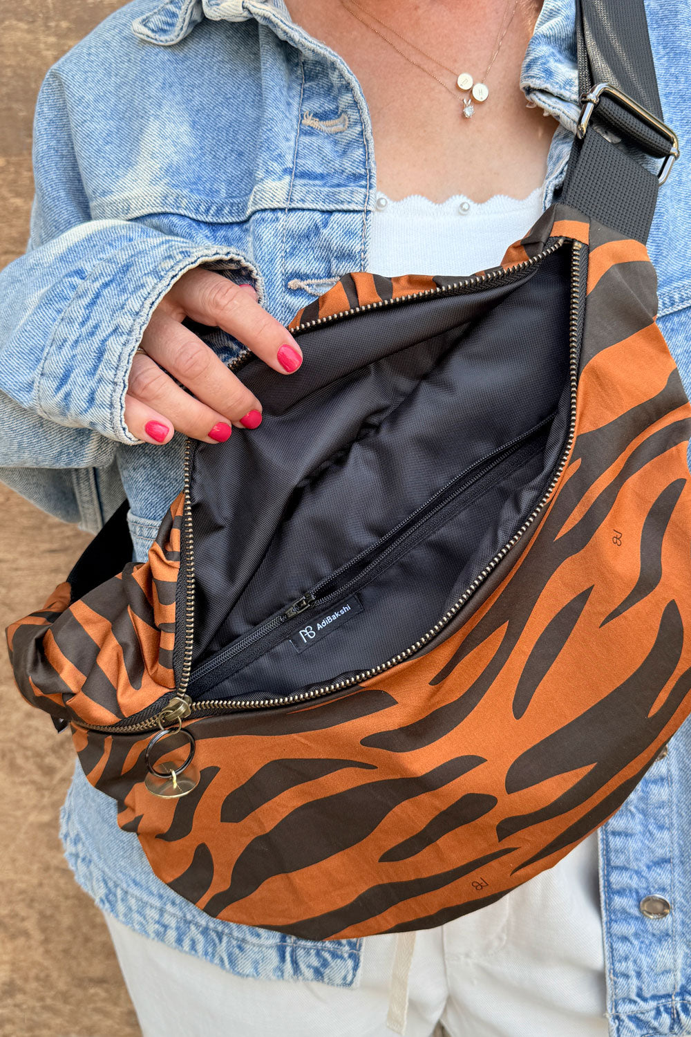 פאוץ׳ גדול רותם