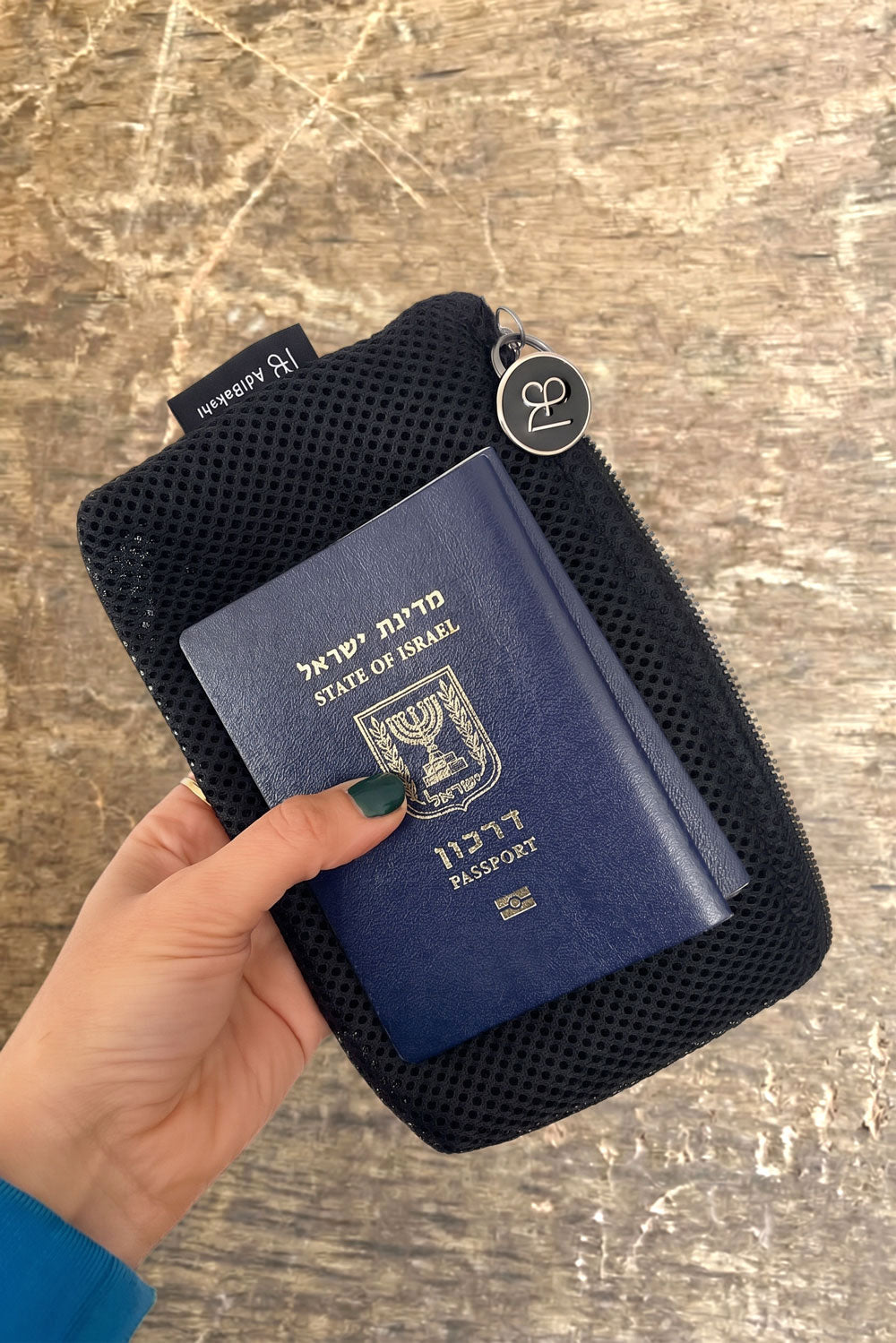תיק דרכונים כריסטינה