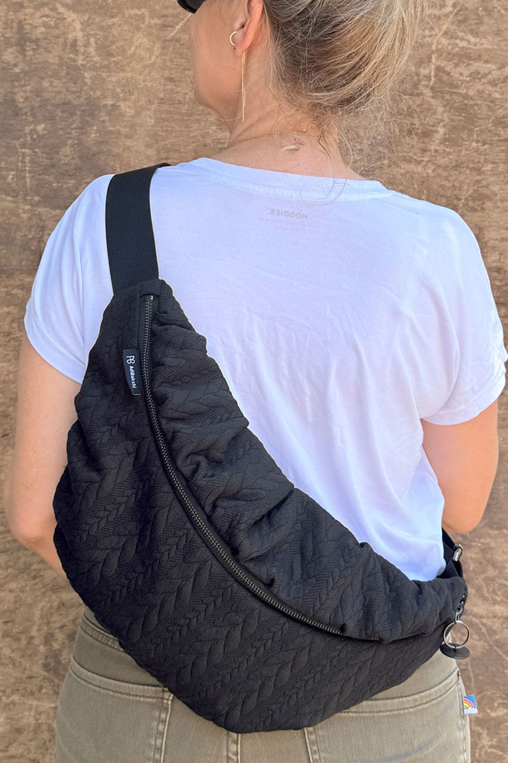 פאוץ׳ גדול עינב