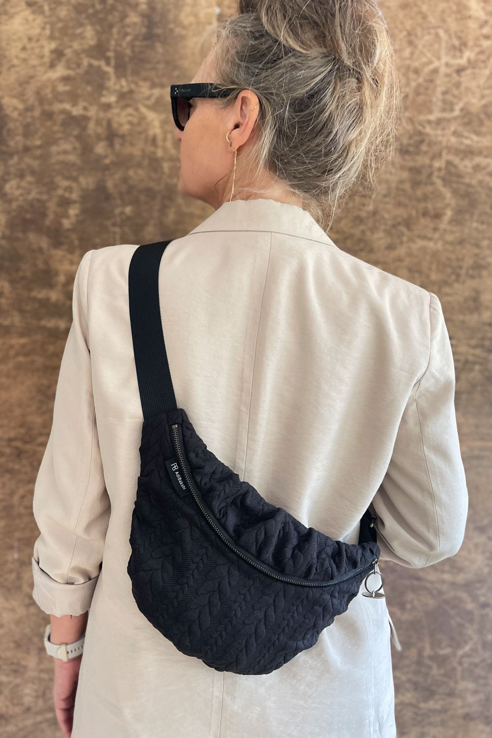 פאוץ׳ קטן עינב