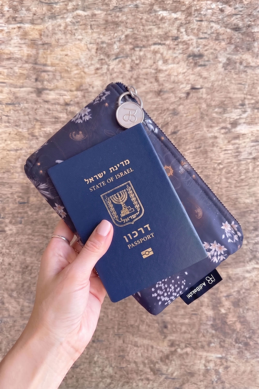 תיק דרכונים לוטם