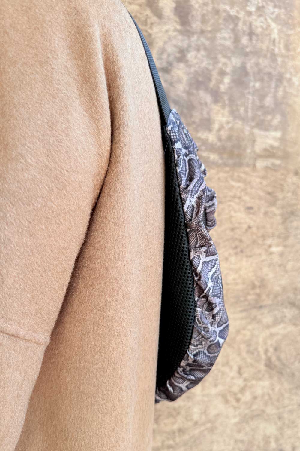 פאוץ׳ גדול ממבה