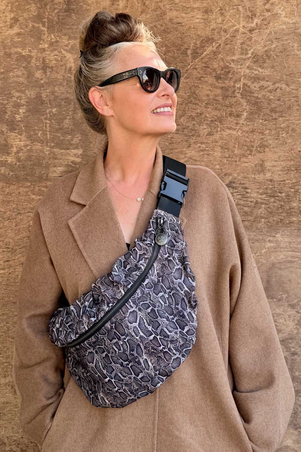 פאוץ׳ גדול ממבה