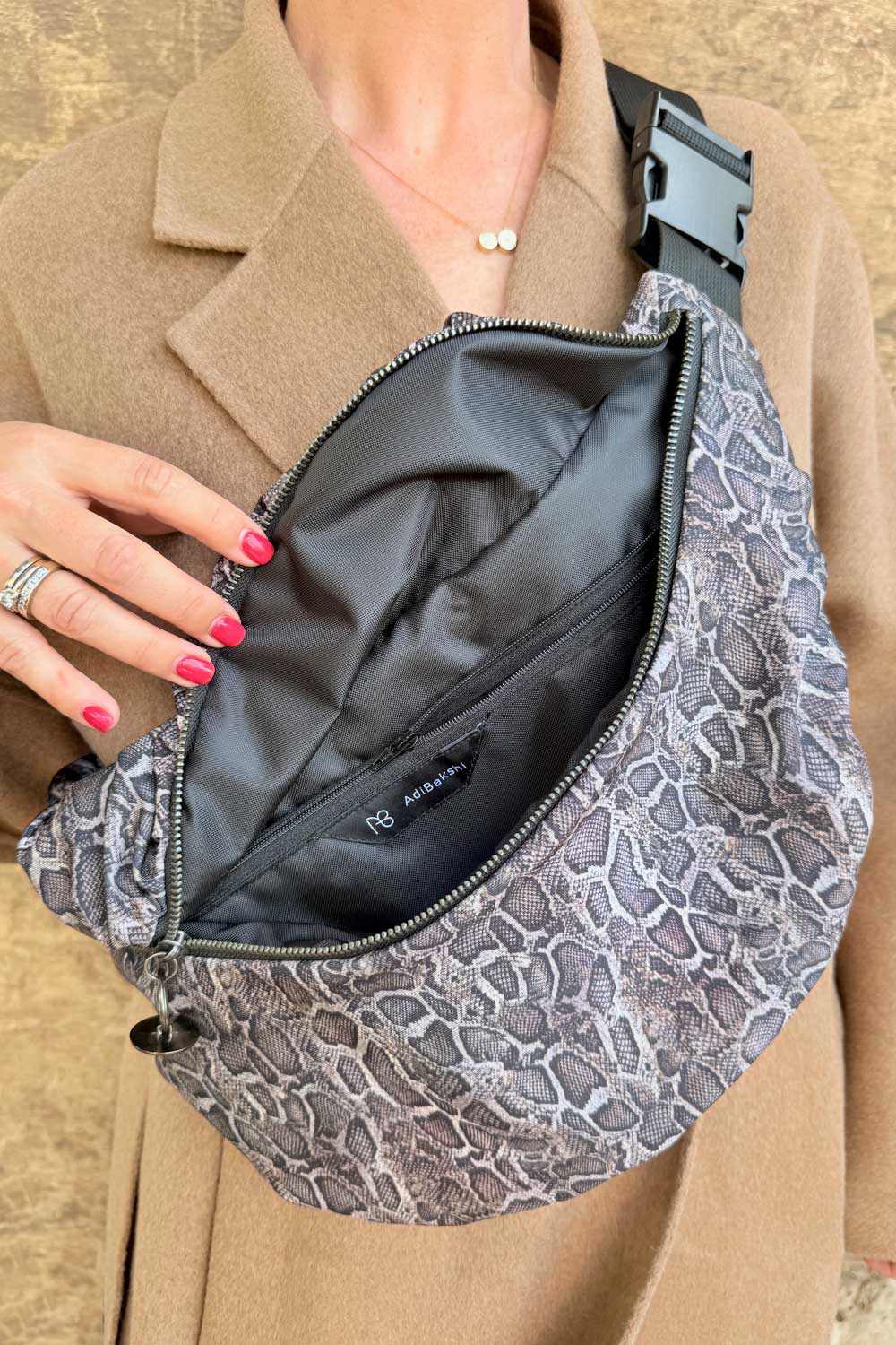 פאוץ׳ גדול ממבה