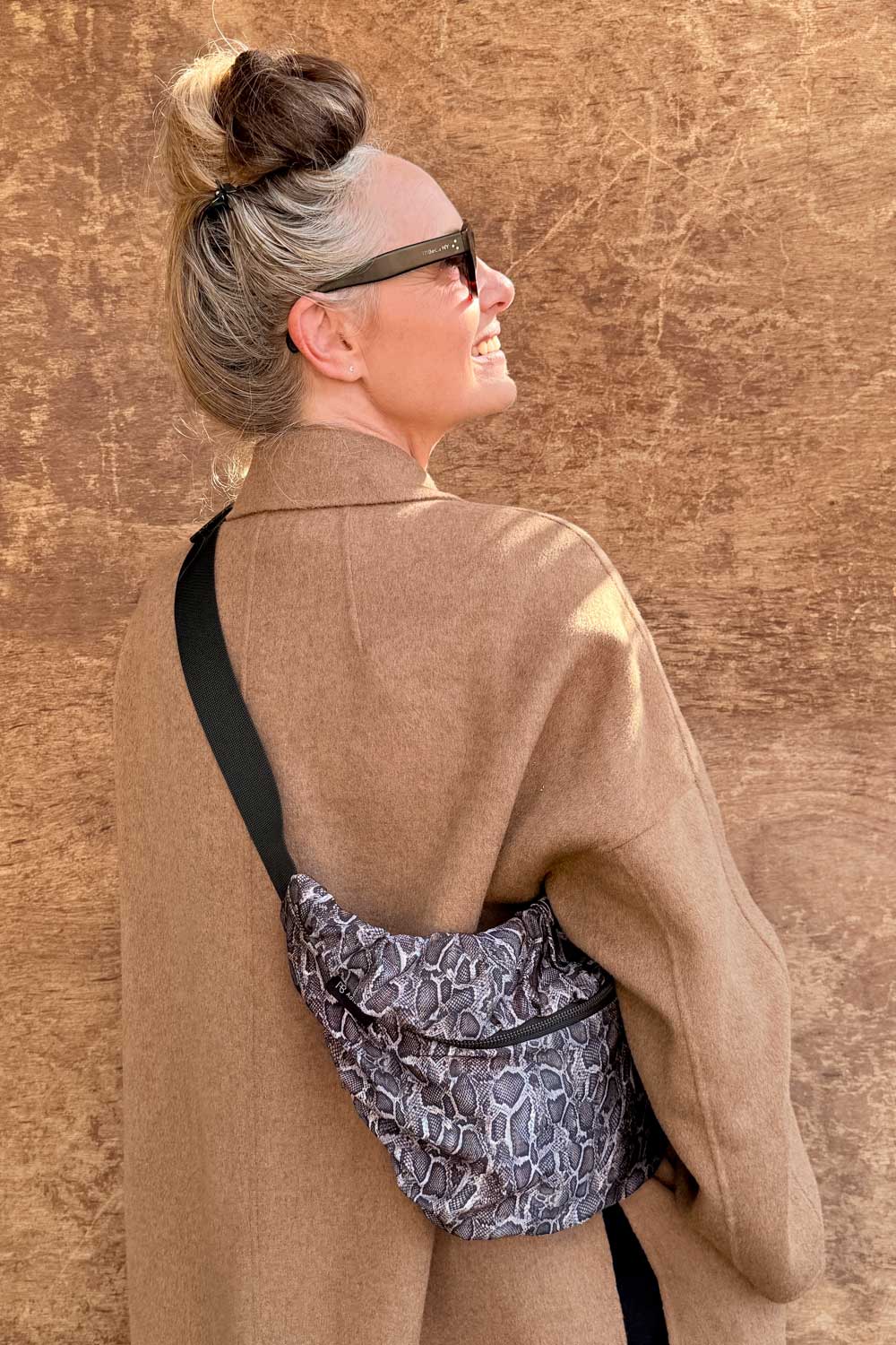 פאוץ׳ גדול ממבה