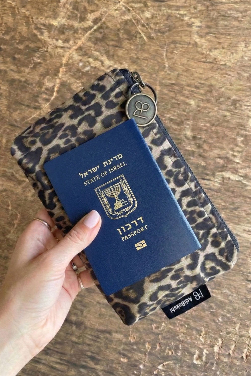 תיק דרכונים מיטל