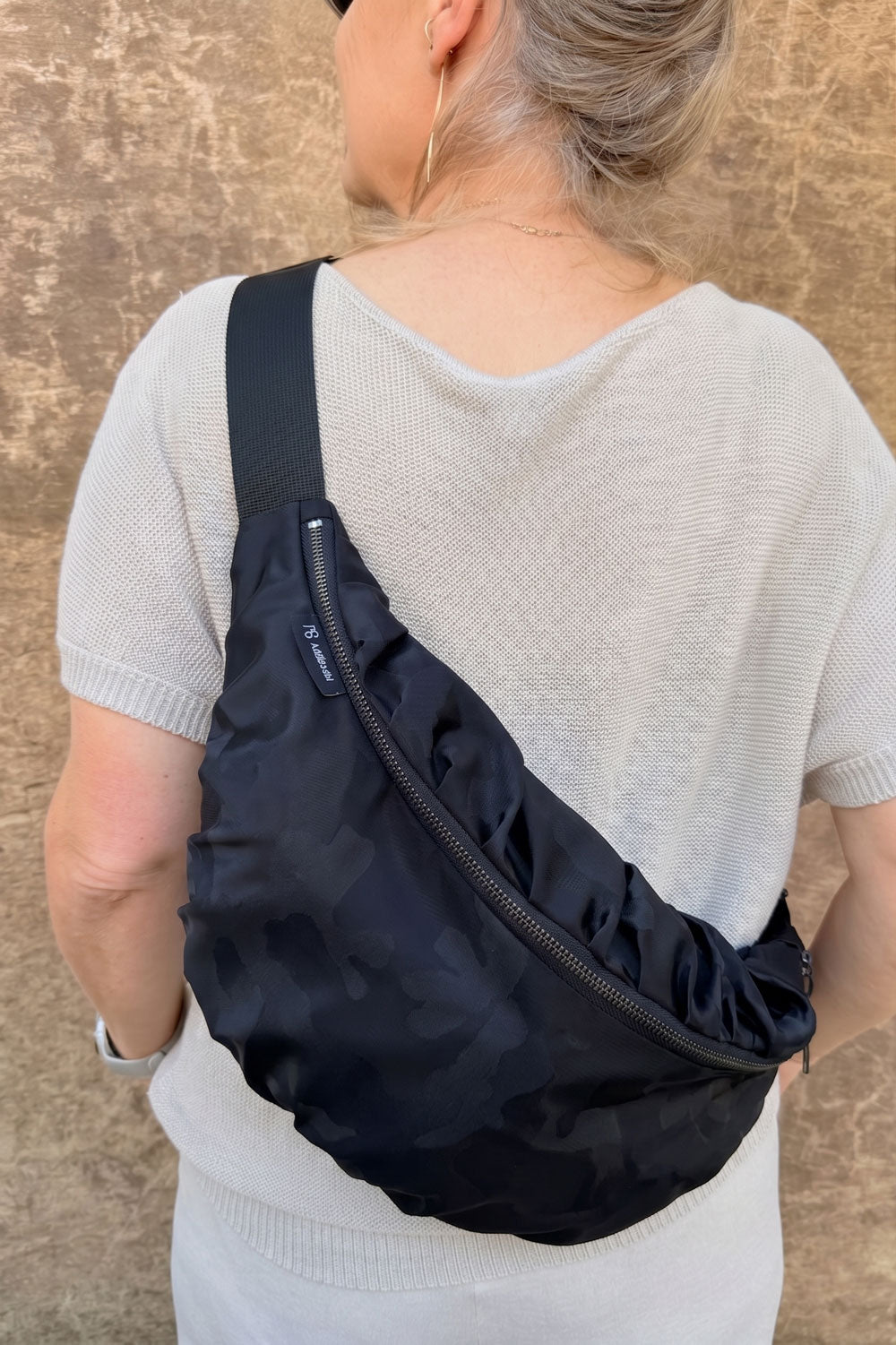 פאוץ׳ גדול מורן