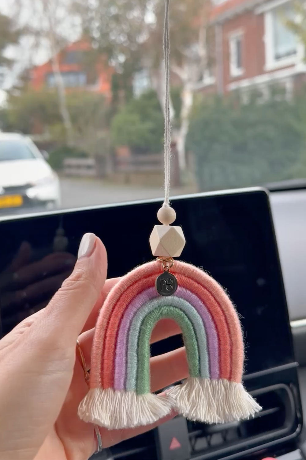 קשת בענן לתליה על מראת הרכב