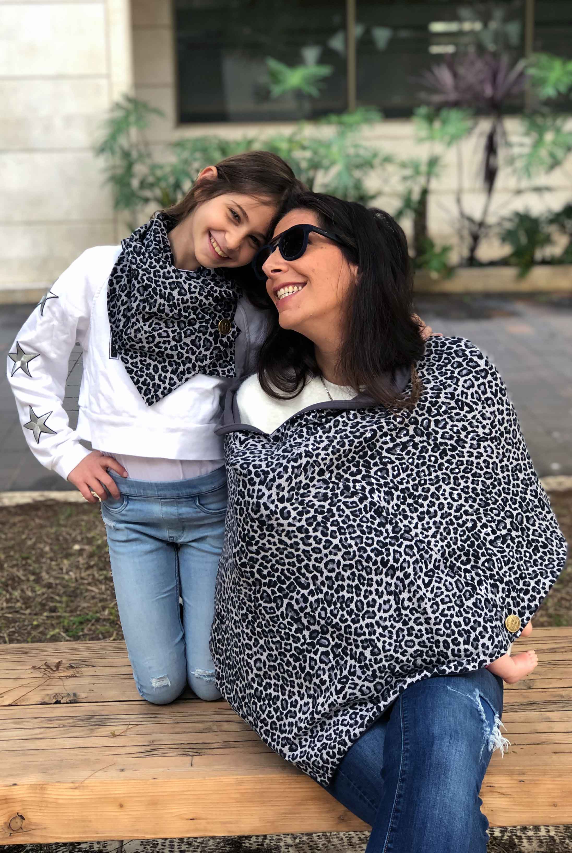 מתנת לידה היסטרית! סינר הנקה שהופך לצעיף + צעיף ילדות תואם