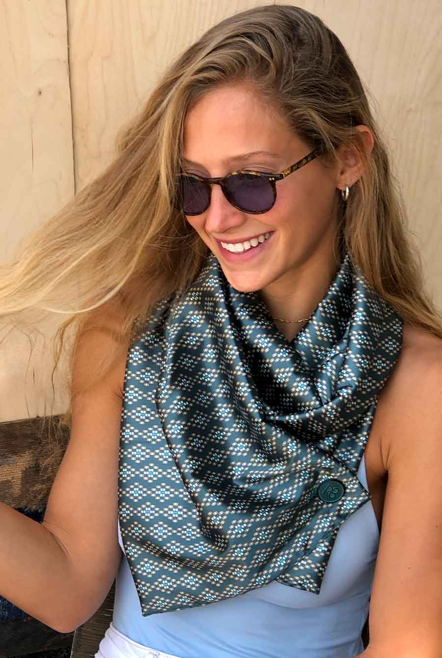 צעיף פיקסלים ירוק סאטן מושלם פרל