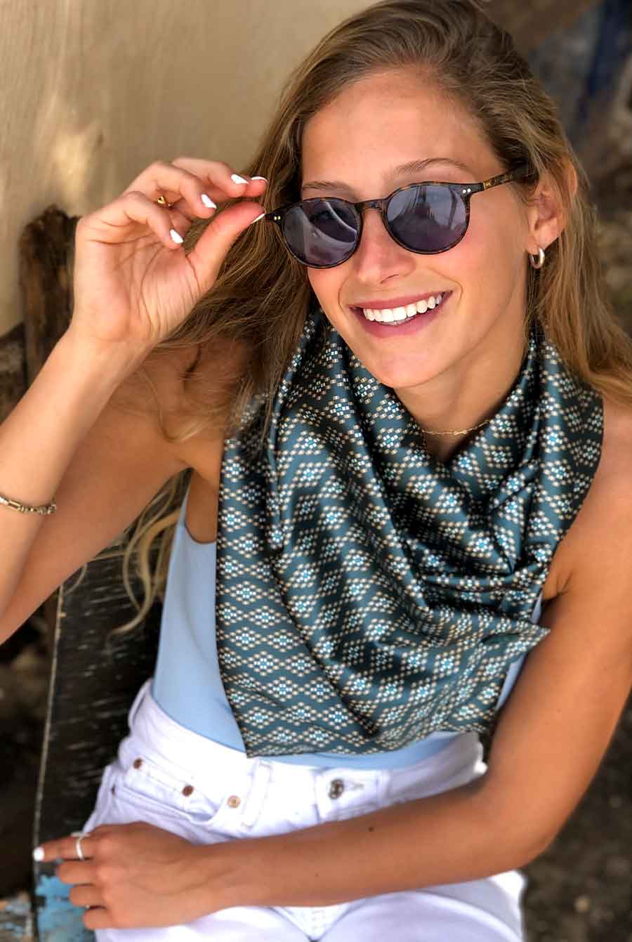 צעיף פיקסלים ירוק סאטן מושלם פרל