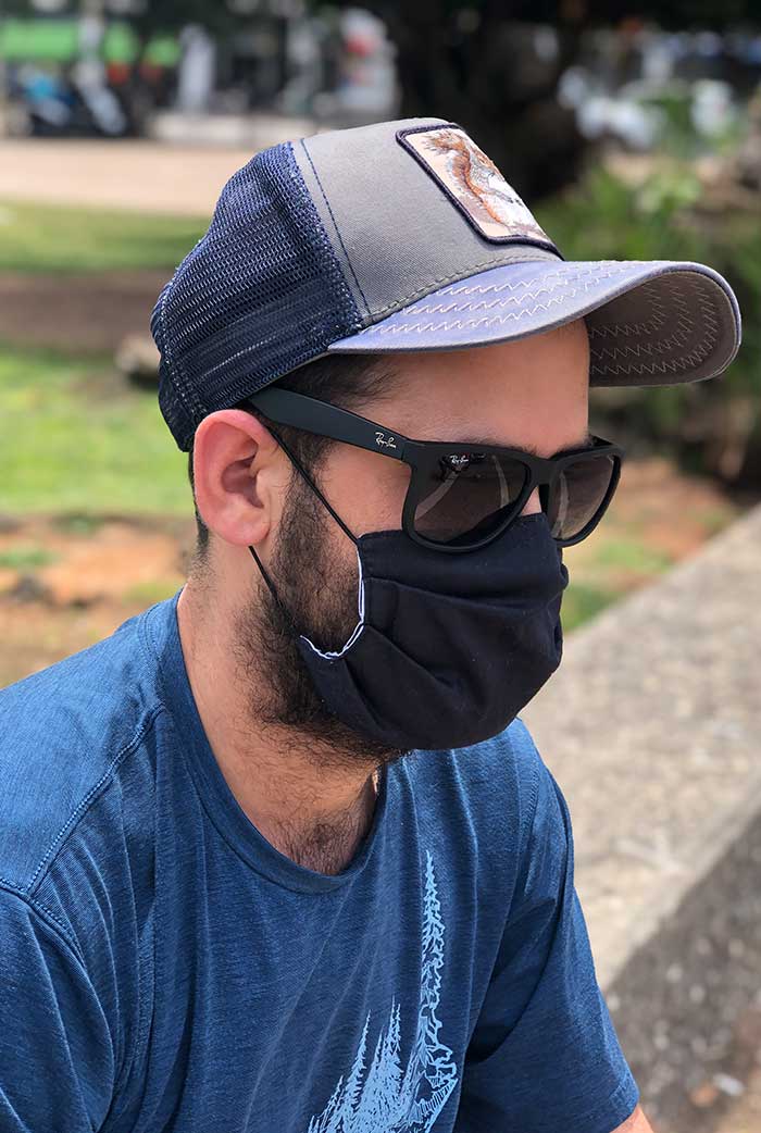 מסכה שחורה 100% כותנה דו-צדדית עם צד לבן חלק דגם פיירו