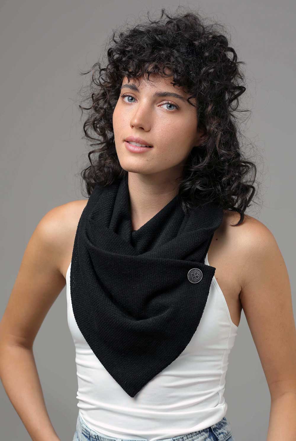 צעיף שחור סרוג ורוניקה